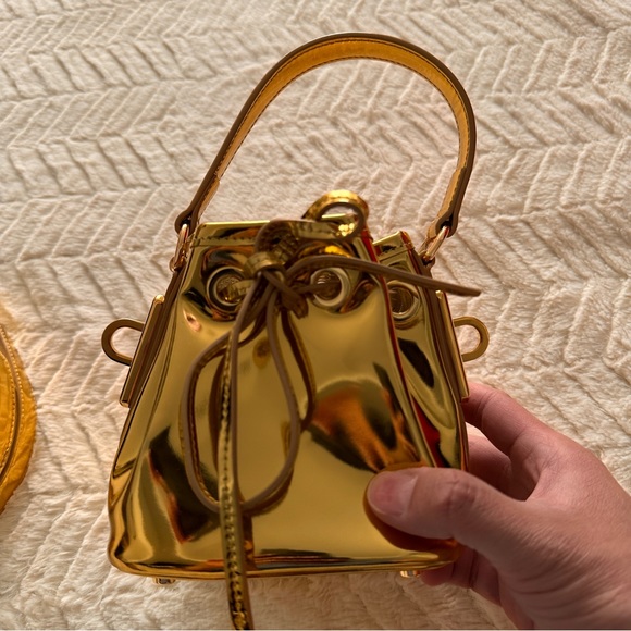 Alexandre Vauthier
Mini BBag mirror bucket bag - Picture 10 of 11
